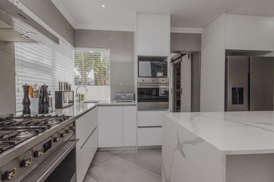 5 Bedroom Property for Sale in Sunset Beach Western Cape